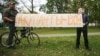 Акцыя каля расейскай амбасады скончылася катаньнем на трамваі