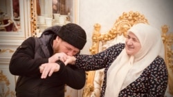 Рамзан Кадыров с матерью Аймани. Архивная фотография