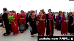 Çärelere gatnaşdyrylýan aýallare