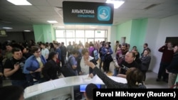 Россияне, приехавшие после объявления мобилизации, пытаются получить индивидуальный идентификационный номер, как требуют законы Казахстана.