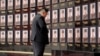 Kim Jong-un, la memorialul soldaților Armatei Populare Coreene (KPA) căzuți în războiul din Ucraina. Sala principală a clădirii Comitetului Central al Partidului Muncitoresc Coreean din Phenian, la 22 august 2025.