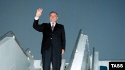 28 sentyabr, 2000-ci il. Heydər Əliyev ABŞ-da müalicədən sonra vətənə qayıdır