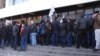 Акция протеста перед центральным офисом Ереванского метрополитена, 12 февраля 2014 г.
