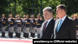 Petro Poroșenko cu Klaus Iohannis, în aprilie 2016 la București.