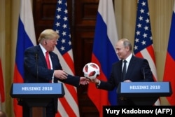 Владимир Путин и Дональд Трамп во время пресс-конференции в Хельсинки 16 июля, 2018.