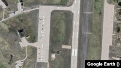 Google Earth-ის 2022 წლის სატელიტური ფოტო აჩვენებს როგაჩევოს საჰაერო ბაზას რუსეთის არქიპელაგ ნოვაია ზემლიაზე, პანკოვოს რაკეტების საცდელი პოლიგონიდან არც თუ ისე შორს. 