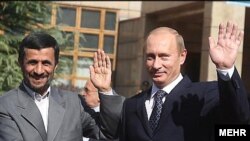Iranski predsednik Mahmud Ahmadinejad u razgovoru sa ruskim predsednikom Vladimirom Putininom u Teheranu, 16. oktobar, 2007