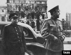 Віктар Абакумаў у Бэрліне (справа), 1945 г.