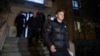 Horațiu Potra și fiul său, Dorian Potra, pleacă de la sectia 4 de poliție din București, 12 ianuarie 2025, după ce au fost audiați ca suspecți.