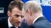 Президент Франції Емманюель Макрон (зліва) та російський лідер Володимир Путін, Санкт-Петербург, 25 травня 2018 року