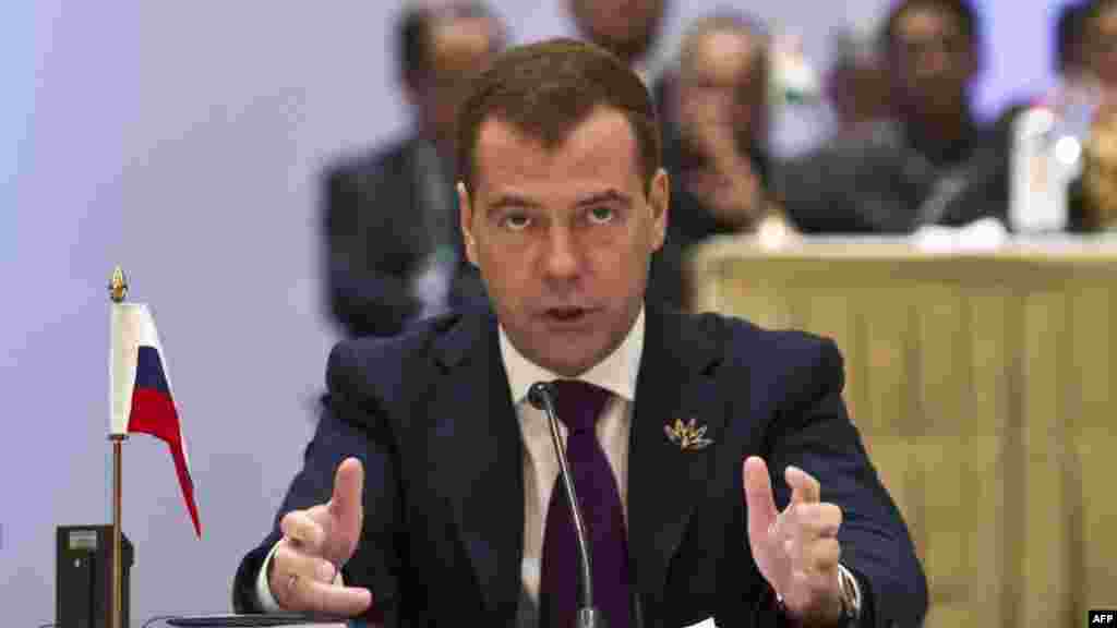 РФ не дала своего официального ответа в назначенный срок к 10 апреля кыргызским властям по будущим экономическим проектам. Кыргызские власти заявили, что тогда они будут вынуждены искать новых инвесторов. 