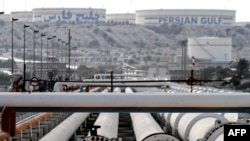 Ҳарк оролидаги Эронга қарашли нефтни экспорт қилиш объекти.