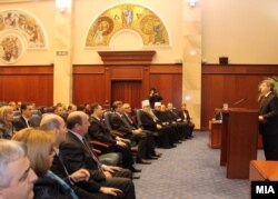 Gjatë fjalimit të presidentit Ivanov...