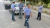Aşgabatda Polisiýanyň ýol gözegçiligi gullugynyň işgärleri sürüjileri saklaýar. Illýustrasiýa suraty. 