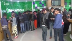 Огромные очереди в последний день перерегистрации сим-карт