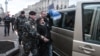 Пісьменьніка Анатоля Кудласевіча пакаралі штрафам за акцыю салідарнасьці каля КДБ
