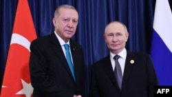 Реджеп Тайїп Ердоган і Володимир Путін під час зустрічі в рамках саміту ШОС у Китаї, 1 вересня 2025 року
