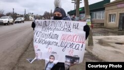 Риза Омеровның хатыны Севиля Омерова ялгыз пикетта