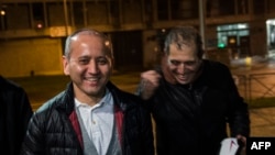 Мухтор Аблязов баъди раҳоӣ аз боздоштгоҳе дар Порис. Декабри 2016