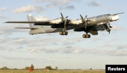 Расейскі бамбавік Ту-95, сфатаграфаваны ў 2008 годзе. Некалькі такіх былі зьнішчаныя падчас атакі 1 чэрвеня.