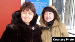 Правозащитники Ольга Климонова (слева) и Алима Абдирова, бывшие участницы НПМ. Актобе, декабрь 2015 года.