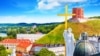 Центр Вильнюса. На заднем плане справа - башня Гедиминаса, один из главных исторических символов Литвы