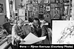 Мастак Арлен Кашкурэвіч і пісьменьнік Алесь Адамовіч