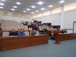 Чирчик шаҳар ҳокимлиги мажлислар зали. 5 ноябр куни олинган сурат.