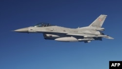 Lovački avion F-16 učestvuje u NATO vježbi u blizini Laska, u centralnoj Poljskoj, u oktobru 2022.