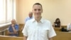 Былы палітвязень і журналіст Мікалай Дзядок судзіцца з рэдакцыяй газэты «Советская Белоруссия» аб абароне гонару і годнасьці. Менск, 17 жніўня 2017 году