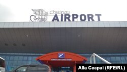 A group of Moldovan lawmakers has queried the tender process that resulted in a Russian company winning a tender to run day-to-day operations at Chisinau International Airport. 