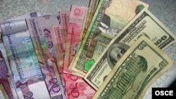 Türkmen manatlary we ABŞ dollarlary