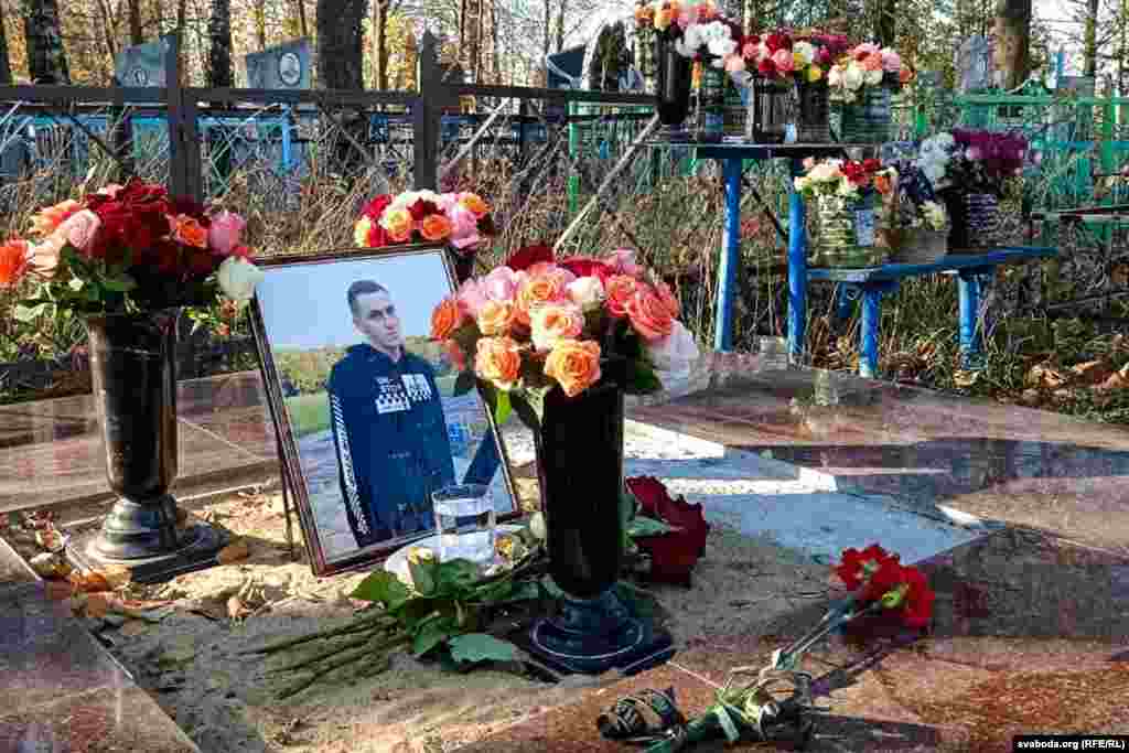 12 жніўня 2020 году ў Гомлі загінуў 25-гадовы Аляксандар Віхор. Вечарам 9 жніўня яго па дарозе дадому затрымаў АМАП. Тры дні маці нічога не магла даведацца пра сына. 12 жніўня міліцыя паведаміла, што Аляксандар памёр у рэанімацыі. Сьледчы камітэт адмовіў у завядзеньні крымінальнай справы. Нібыта прычынай сьмерці 25-гадовага гамельчука Аляксандра Віхора сталі хваробы сардэчна-судзіннай сыстэмы, якія раптоўна абвастрыліся. Але, як сьцьвярджаюць родныя і сьведкі затрыманьня, Аляксандру было блага ад моманту затрыманьня, ён прасіў аб дапамозе, а ў адказ атрымліваў ад сілавікоў шматлікія ўдары. Аляксандар пахаваны на могілках у Касьцюкоўцы каля Гомля