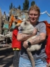 Десетици луѓе беа евакуирани од оштетените и уништени згради во Киев. Потврдена е смртта на најмалку 23 лица, меѓу кои и четири деца.