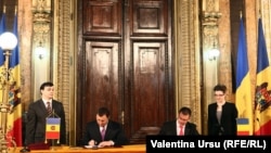 Romania's (left) and Moldova's prime ministers meeting in early March. Moldova's Communists say the countries' flags are too similar.