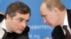 Володимир Путін (ліворуч) і Владислав Сурков (архівне фото) 