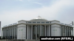 Adalat ministrliginiň jaýy, Aşgabat