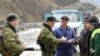 Когда на месте будочки появился российский пограничный пост, поначалу пропускали с советскими паспортами, потом перестали, и пересечь границу можно было только по российским паспортам