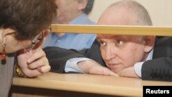 Владимир Козлов, лидер партии "Алга" после оглашения приговора. Актау, 8 октября 2012 года. 