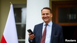 Міністар замежных справаў Польшчы Радослаў Сікорскі спыніў праграму Poland Business Harbour 